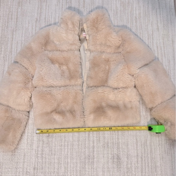 Girls Faux Fur Jacket size medium - Picture 10 of 14